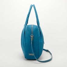Carica l&#39;immagine nel visualizzatore di Gallery, Borsa a spalla in nylon morbida - Blu ottanio | Mimì-Muà Firenze
