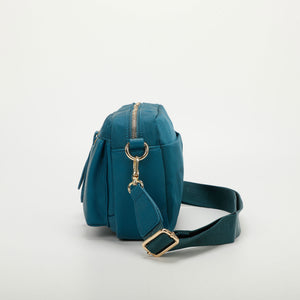 Borsa a tracolla in nylon con tasche in similpelle - Blu ottanio | Mimì-Muà Firenze