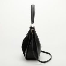 Carica l&#39;immagine nel visualizzatore di Gallery, Borsa a spalla effetto camoscio e pelle - Nero | Mimì-Muà Firenze

