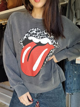 Carica l&#39;immagine nel visualizzatore di Gallery, Felpa &quot;Rock kiss&quot;
