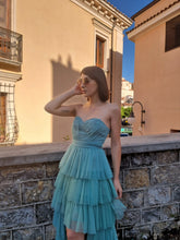 Carica l&#39;immagine nel visualizzatore di Gallery, Abito a balze - Azzurro | Rinascimento LUXURY
